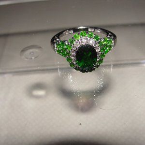 3.10CTW8x6mm , 4x3mm Oval Rus.Chrome Diopside Ring
